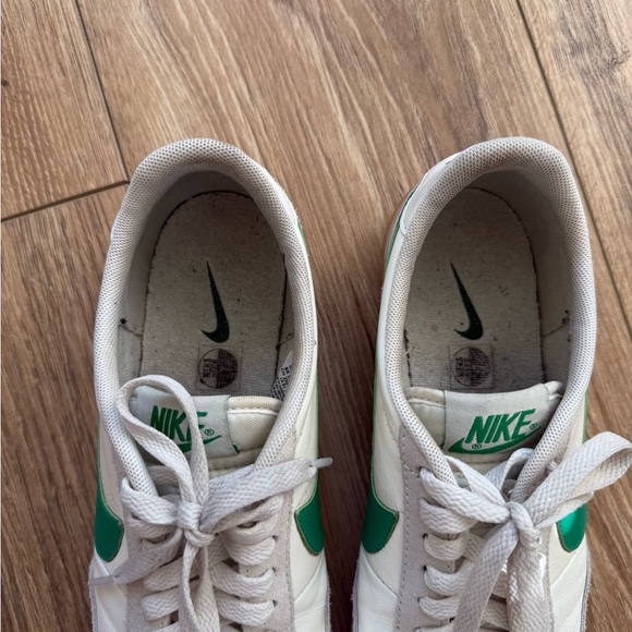 Nike - Picture 2 of 8